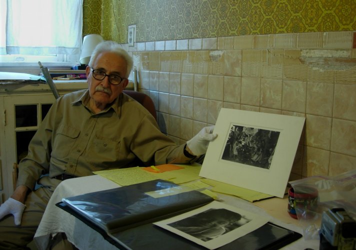 Wilfred Gregor Iltis with a picture of his